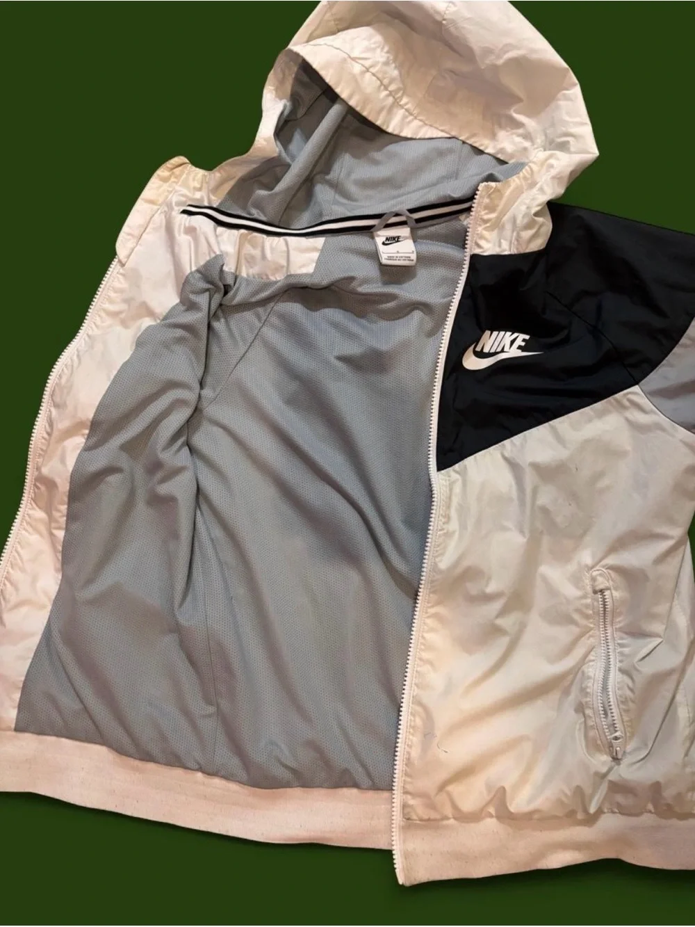 Nike Windbreaker Jacket in White, Black and Grey - Youth Large.